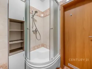 Pronájem bytu 1+kk, Praha - Kyje, Sicherova, 33 m2