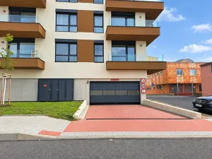 Prodej garážového stání, Praha - Černý Most, Arnošta Valenty, 12 m2