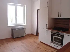 Pronájem bytu 2+kk, Dvůr Králové nad Labem, nábřeží Benešovo, 36 m2