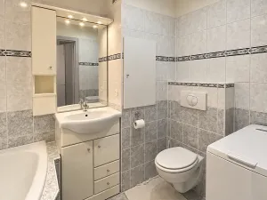 Prodej bytu 3+1, Ostrov, Kollárova, 68 m2