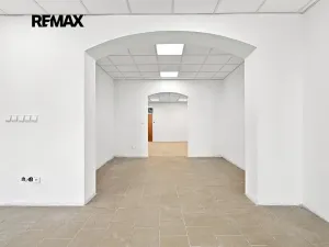 Pronájem obchodního prostoru, Přeštice, Masarykovo nám., 171 m2