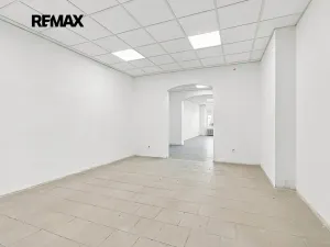 Pronájem obchodního prostoru, Přeštice, Masarykovo nám., 171 m2