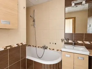 Pronájem bytu 2+1, Chomutov, Čechova, 51 m2