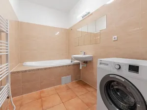 Prodej bytu 2+kk, Praha - Libeň, Sokolovská, 57 m2