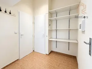 Pronájem bytu 2+kk, Praha - Podolí, Sinkulova, 37 m2