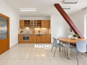 Pronájem kanceláře, Králův Dvůr, Tovární, 370 m2