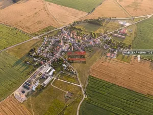 Prodej komerčního pozemku, Pištín, 8237 m2