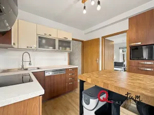 Prodej bytu 2+1, Praha - Dolní Počernice, K zámku, 65 m2
