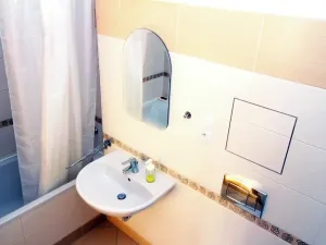 Pronájem bytu 1+kk, Praha - Letňany, Hlučkova, 38 m2