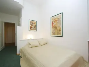 Pronájem bytu 3+kk, Praha - Nové Město, Odborů, 80 m2