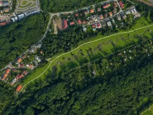 Pronájem garážového stání, Praha - Hrdlořezy, Mezitraťová, 12 m2
