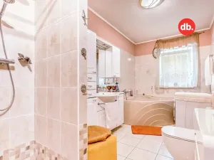 Prodej rodinného domu, Stružná, 240 m2