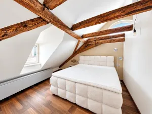 Pronájem apartmánu, Praha - Malá Strana, Malostranské náměstí, 117 m2