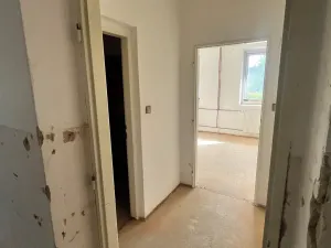 Dražba činžovního domu, Komorní Lhotka, 1000 m2