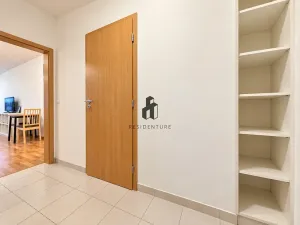Pronájem bytu 1+kk, Praha - Strašnice, Zvěřinova, 45 m2
