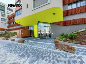 Pronájem bytu 1+kk, Praha - Radlice, U Komína, 37 m2