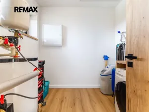 Prodej rodinného domu, Černuc, 180 m2