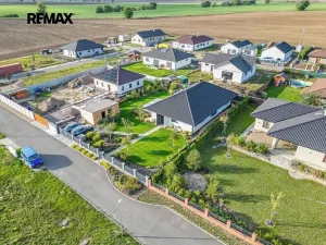 Prodej rodinného domu, Černuc, 180 m2