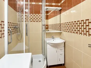 Pronájem bytu 3+1, Karlovy Vary, Brigádníků, 67 m2