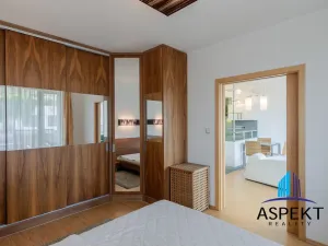 Pronájem bytu 2+kk, Praha - Libeň, Nad Okrouhlíkem, 65 m2