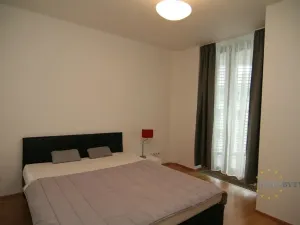Pronájem bytu 2+kk, Praha - Žižkov, Pitterova, 70 m2