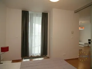 Pronájem bytu 2+kk, Praha - Žižkov, Pitterova, 70 m2