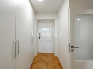 Pronájem bytu 2+kk, Praha - Nové Město, Štěpánská, 42 m2