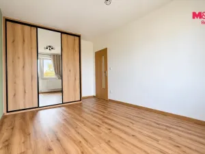 Pronájem bytu 3+1, Milovice - Mladá, Spojovací, 70 m2