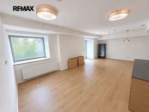 Prodej kanceláře, Slavkov u Brna, 81 m2