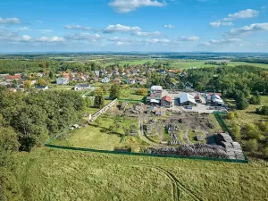 Prodej výrobních prostor, Seletice, 19535 m2