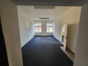Pronájem kanceláře, Brno, Valchařská, 350 m2