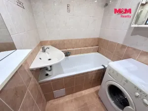 Prodej bytu 2+1, Chomutov, Holešická, 62 m2