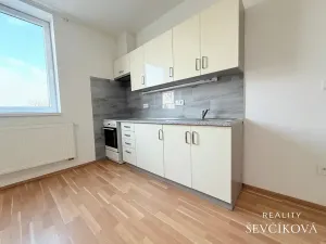 Pronájem bytu 2+kk, Holice, náměstí T. G. Masaryka, 52 m2