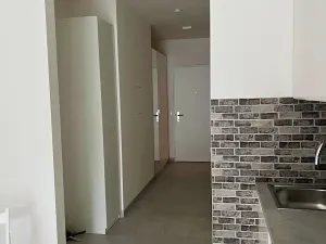 Pronájem bytu 1+kk, Praha - Hostavice, Českobrodská, 35 m2
