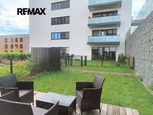 Pronájem bytu 1+kk, Praha - Smíchov, Podbělohorská, 39 m2