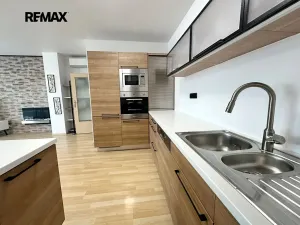 Pronájem bytu 2+kk, Praha - Vysočany, Na Harfě, 81 m2