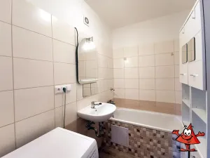 Pronájem bytu 3+1, Praha - Kobylisy, Famfulíkova, 66 m2