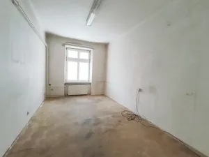 Pronájem obchodního prostoru, Hradec Králové, třída Karla IV., 89 m2