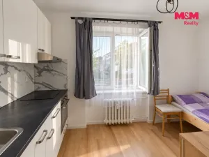 Pronájem bytu 1+1, Pardubice - Bílé Předměstí, Na Okrouhlíku, 28 m2