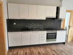 Pronájem bytu 2+kk, Pardubice, Okružní, 46 m2