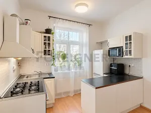 Prodej bytu 2+kk, Praha, 5. května, 51 m2