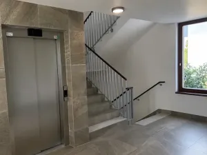 Prodej bytu 2+kk, Praha - Holešovice, V háji, 59 m2