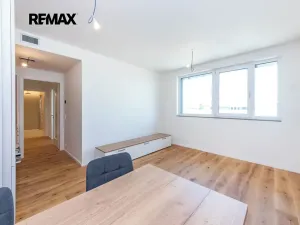 Pronájem bytu 2+kk, Praha - Radlice, U Komína, 41 m2