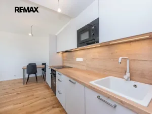 Pronájem bytu 2+kk, Praha - Radlice, U Komína, 41 m2
