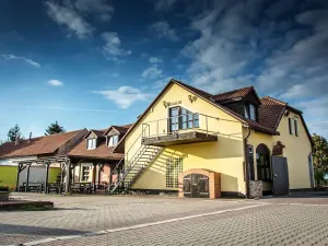 Prodej ubytování, Břežany I, 400 m2
