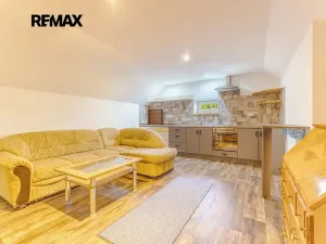 Prodej vícegeneračního domu, Velvary, 212 m2