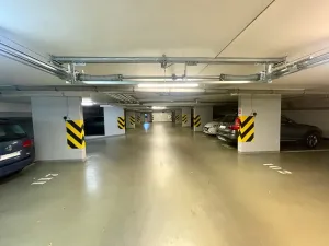Pronájem garážového stání, Praha - Háje, Jurkovičova, 16 m2