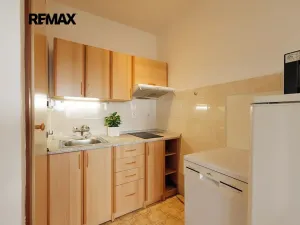 Prodej bytu 1+kk, Praha - Háje, Hlavatého, 27 m2