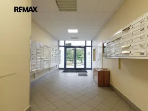 Prodej bytu 1+kk, Praha - Háje, Hlavatého, 27 m2