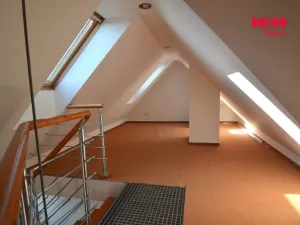 Pronájem kanceláře, Praha - Hloubětín, V Novém Hloubětíně, 162 m2
